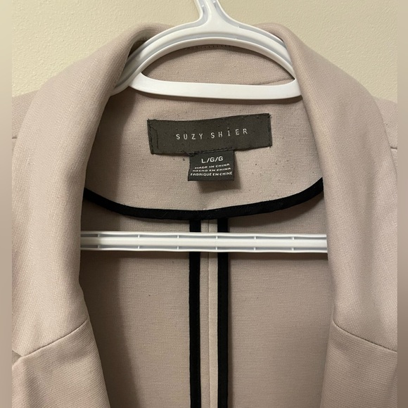 ✨Suzy Shier Nude Blazer🔥- Size L - Picture 4 of 5
